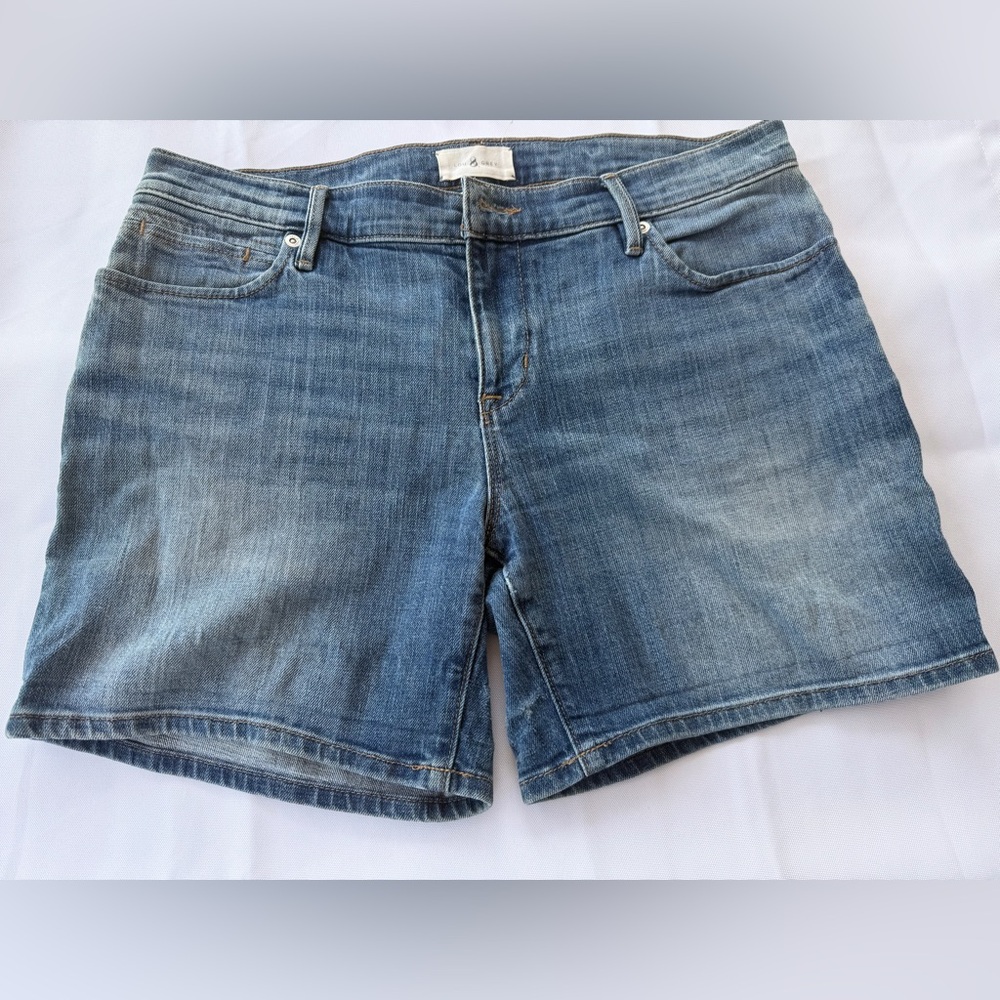Lou & Grey  women’s Faded Blue Denim Shorts excellent condition  size 27